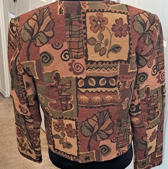 Doncaster Button Down Cropped Jacket - Picture 4 of 10